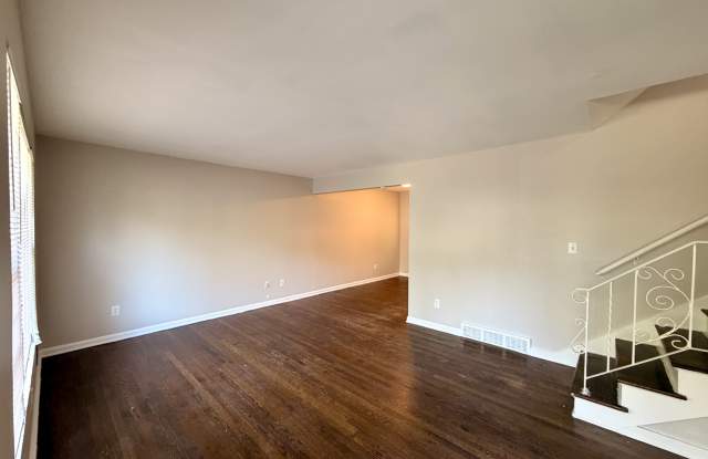 7346 Wayne Avenue Gallery 1