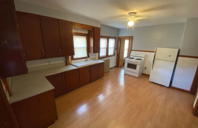 $1800 - First floor- 2 Bed / 1 Bath Apartment 1st Floor Apartment in West Manchester's Rimmon Heights Gallery 3