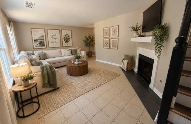 Spacious 3 Bed 2.5 Bath Townhome in Marietta! Gallery 3