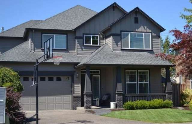 Stunning Home - Spacious Rooms - 4th Room upstairs for den or bedroom Gallery 1