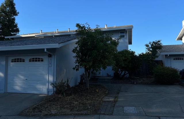 Available now! New Price, South Davis Townhome On Veranda Terrace, 3+1.5, Garage, Small backyard, Fruit trees. photos photos