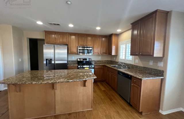 Homes Management - 2 Bed, 2 Bath Townhouse in Oak Drive Villas Gallery 4