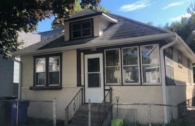 Single Family Home located south of Como Park! Apply TODAY! - 1068 Hatch Avenue, St. Paul, MN 55103