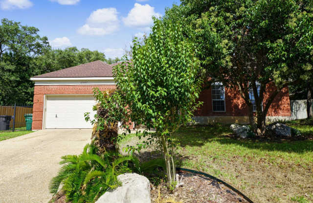 Beautiful Single-Story Stone Oak Home - Realtor Commission: $500 Gallery 4