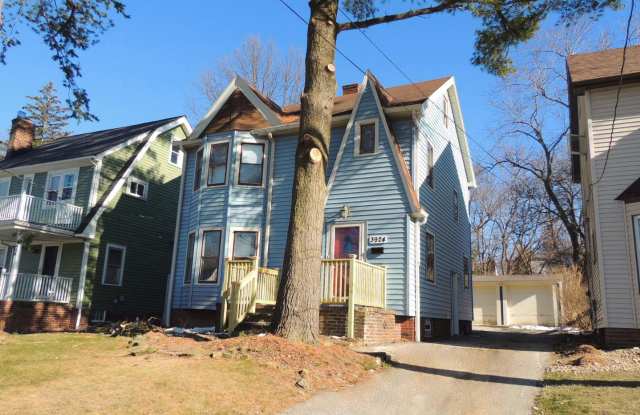 3 Bedroom & 1 Full Bathroom Colonial for Rent! photos photos