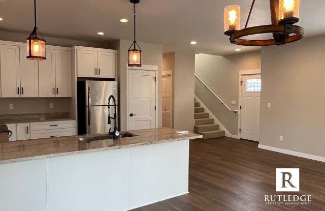 Gorgeous 3 Bed / 2.5 Bath Townhome in the heart of Talent, OR photos photos Gorgeous 3 Bed / 2.5 Bath Townhome in the heart of Talent, OR photos photos