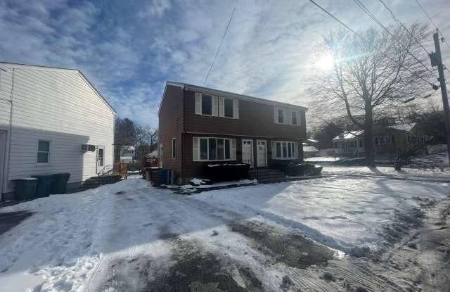 |Pet Ok Updated Lawrence Apt! | 2 Bed+Office 1.5 Bath | Close to 495 - 10 Wilbur Street, Lawrence, MA 01841