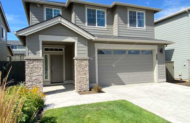Bright  Spacious SE Bend Retreat with Vaulted Ceilings and Luxurious Primary Suite - 20756 Southeast Iron Horse Lane, Bend, OR 97702