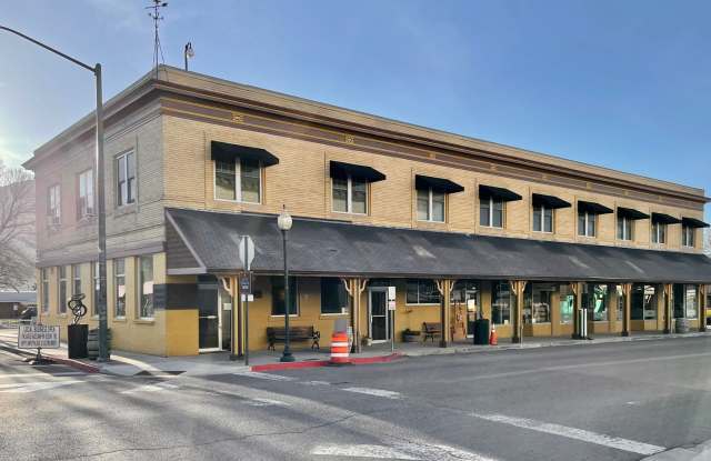 305 Main Street Gallery 4