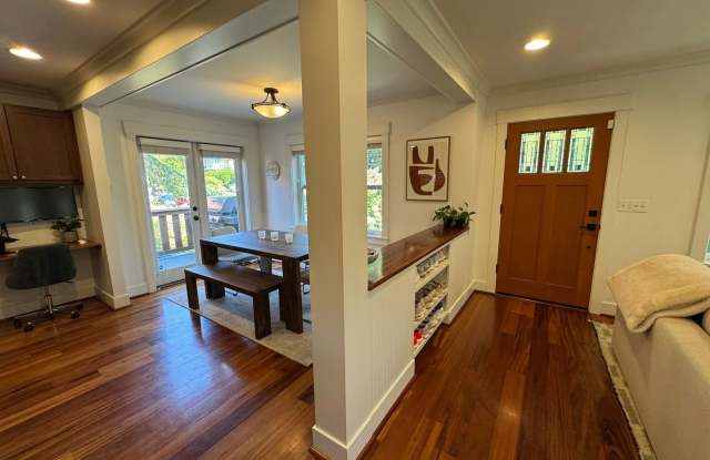 2Bd/2.25Ba Seattle Home Gallery 4