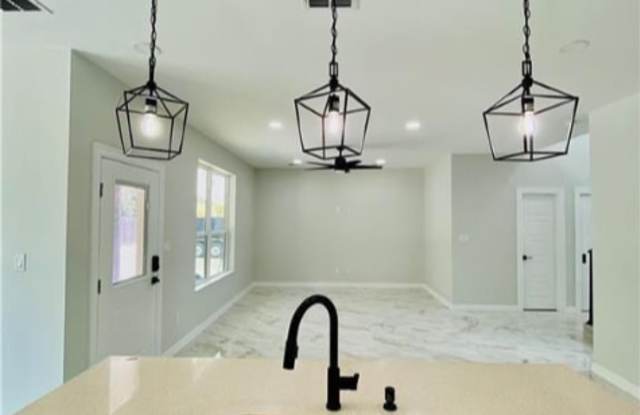 5316 North Crown Point Gallery 2