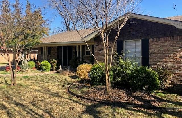 1300 Sunset Drive - 1300 Sunset Drive, Ennis, TX 75119