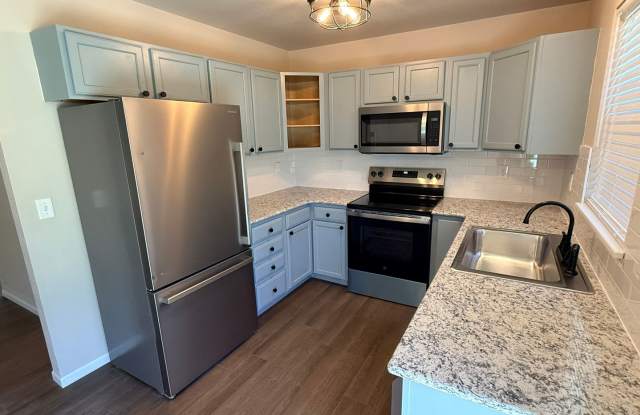 Downtown Loveland 2-Bedroom Home with Huge 2-Car Garage Gallery 3