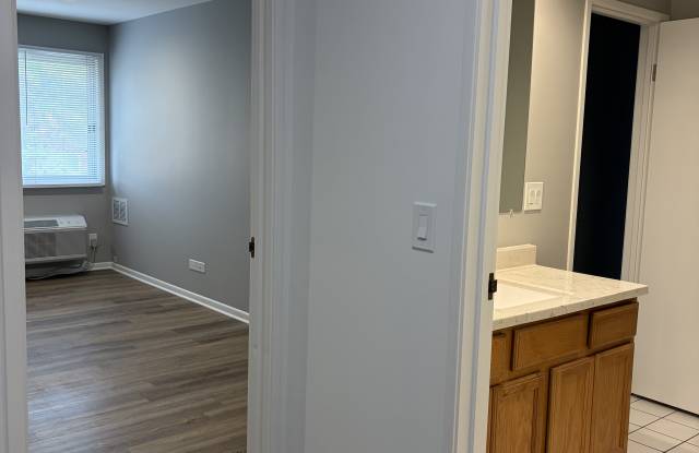 880 North Lakeside Drive Gallery 4