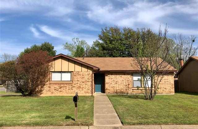 5801 Willow Valley Drive - 5801 Willow Valley Drive, Arlington, TX 76017