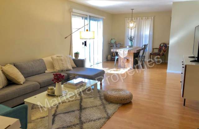 Town Home With Resort Style Amenities - 2152 Dogwood Road, Tustin, CA 92780