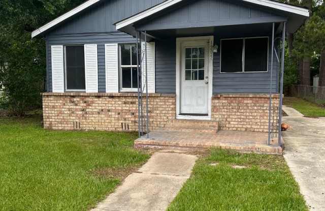 4-bedroom, 2 bathroom home AVAILABLE NOW! photos photos