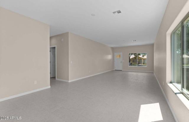 414 E Eason Avenue Gallery 4