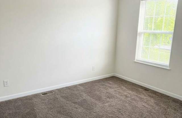 Cute 2BD/1BA - Water, Sewer, Trash Included!!! Gallery 4