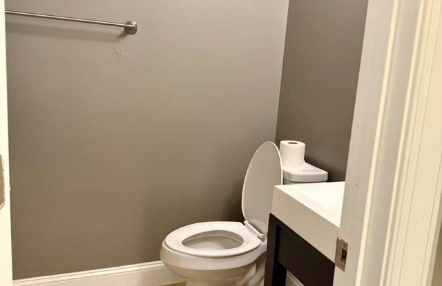 4363 VARNUM Place NE photos photos