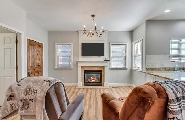 3885 East Cunninghill Drive Gallery 2
