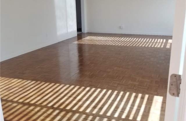 926 S 6th Avenue Gallery 4
