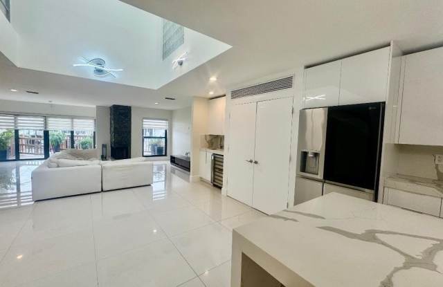 1127 BOCA COVE Lane Gallery 1