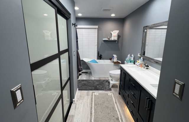 1104 Fieldstone Court Gallery 4