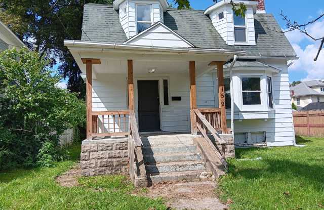 3 Bedroom, 1.5 Bathroom Gallery 1