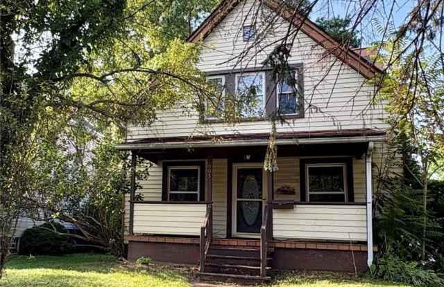 605 Sackett Avenue Gallery 1