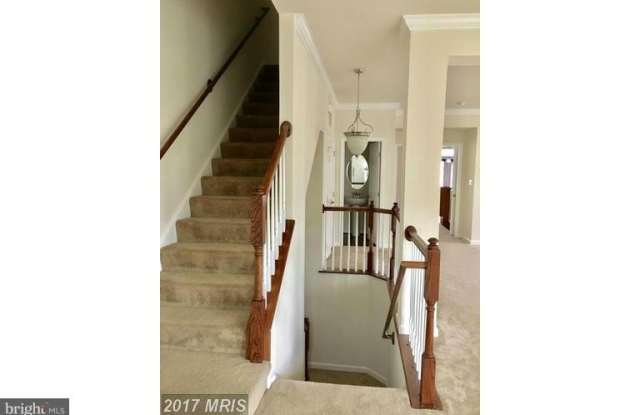 21616 ROMANS Drive Gallery 4