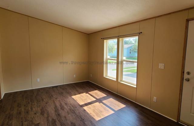 Discover this Recently Upgraded 3 Bed 2 Bath Modular House! photos photos