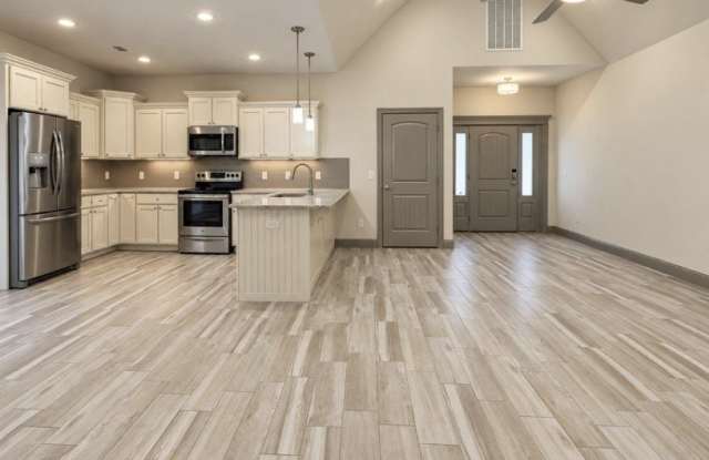 1802 SW Riverstone Road Gallery 2