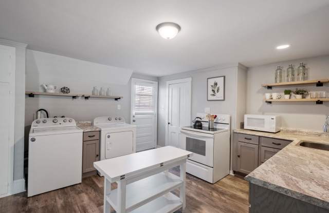 526 Hevey Street photos photos