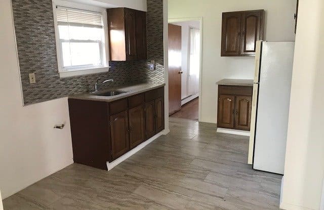 18 Valentine St - 18 Valentine Street, Glen Cove, NY 11542