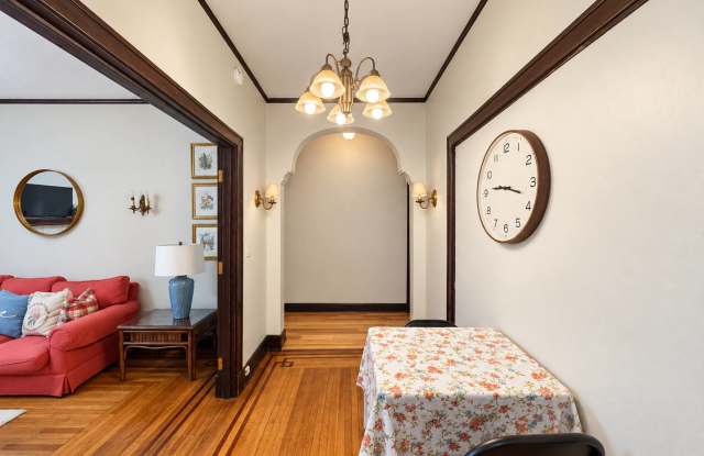 3 Bed/1 Bath on McMillan Directly Across From UC Main Campus Only $795/pp ($2385/mo) Gallery 3