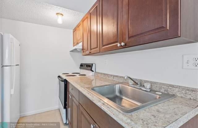 4331 NW 19th St photos photos