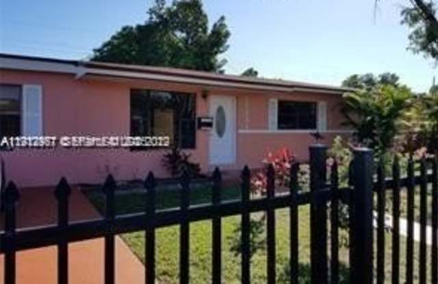 17131 NW 10th Ct photos photos