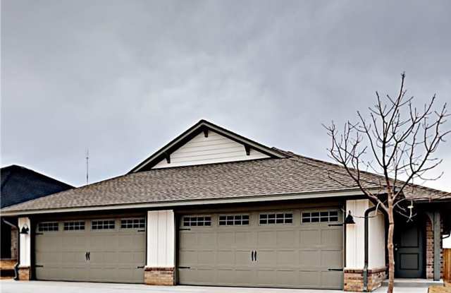 2 Bedroom 2 Bathroom 2 Car Garage Duplex Close to Broadway Extension, a short distance from Edmond and easy access to downtown OKC photos photos