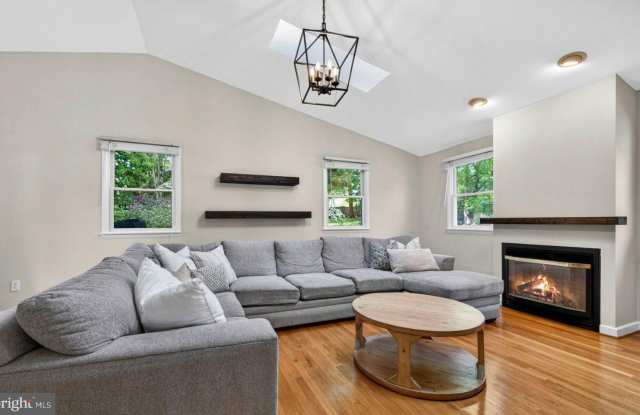 1109 HILLCREST Drive SW Gallery 4