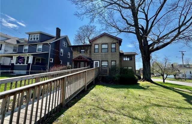 2 E Moody Ave photos photos