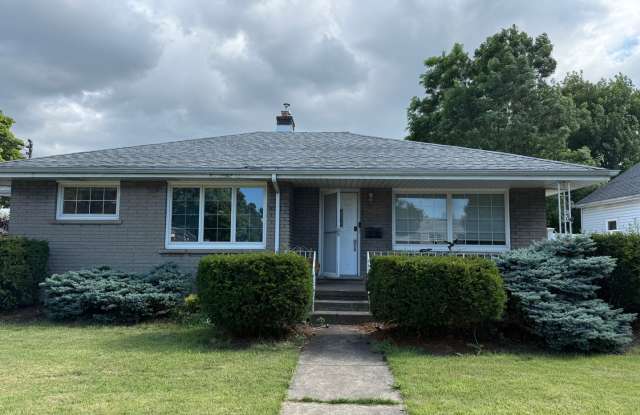 3 bedroom 2 bath in the heart of Niagara Falls : photos photos