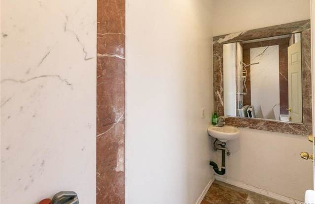 7935 Hazeltine Avenue photos photos