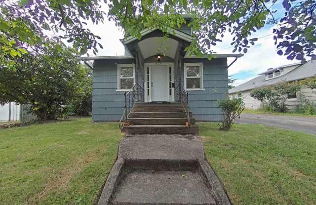 5 Bedroom House ~ Close to Campus ~ Pet Friendly - 812 Northwest 10th Street, Corvallis, OR 97330