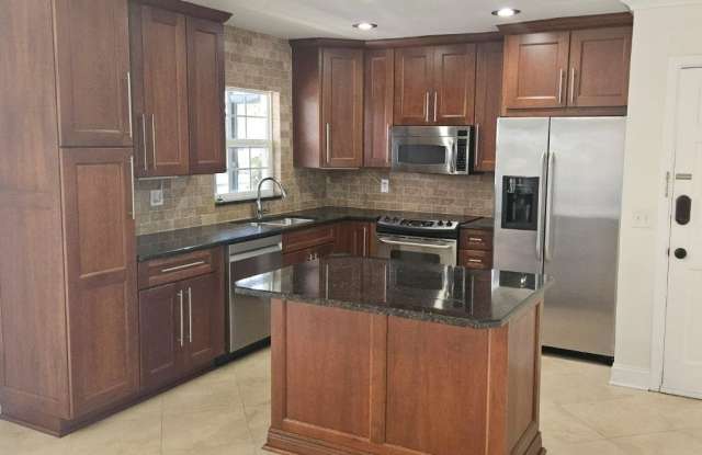 8822 BAY POINTE Drive Gallery 4