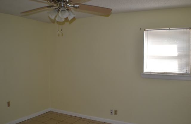 Half Duplex 2 Bedrooms 2 Baths For Lease in Sherman Gallery 3