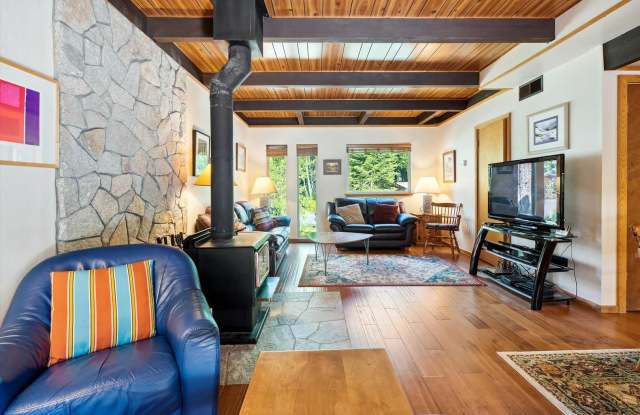 Alpine Meadows 3 Bedroom ski lease on Mineral Springs Gallery 4