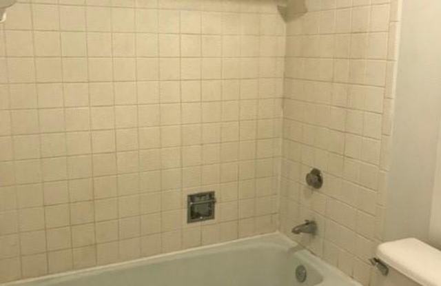 8521 Norwich Dr Gallery 4