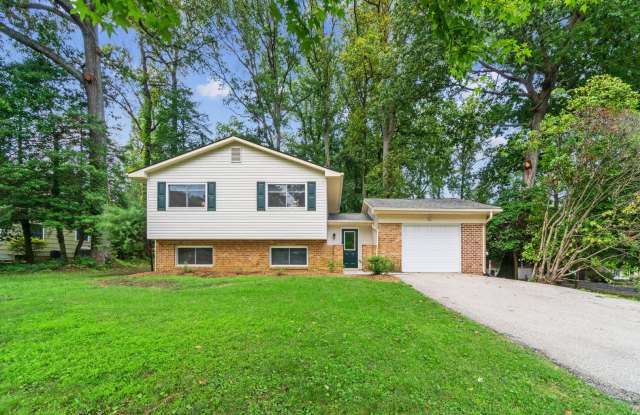 Ready for move in!  Home in water privileged Hillsmere! Gallery 1