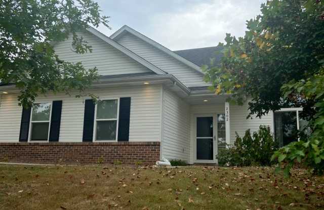 Beautiful 3 bedroom, 2.5 bath home rent - 2302 Cherry Ridge Court, Columbia, MO 65203